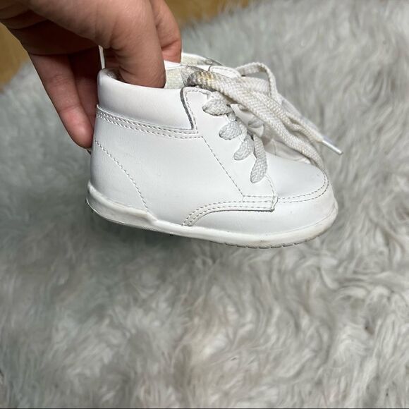 Classy white baby shoes size 4 W - Picture 6 of 12